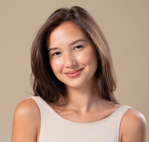 Elemento 2 da composição: um cachorro da raça golden retriever correndo